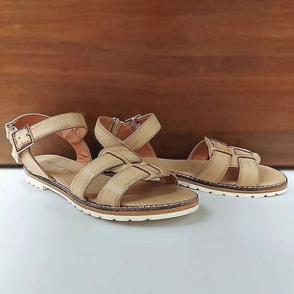 Chelsee Girl Diane oatmeal faux leather sandals 6.5